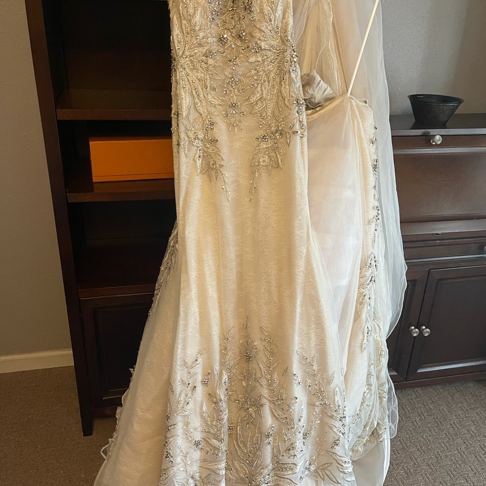 YSA Makino Wedding Gown, size 4 - Picture 2 of 11